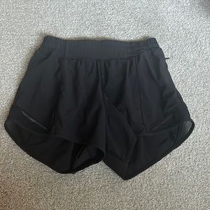 lululemon black hotty hot high-rise 4” shorts size 6